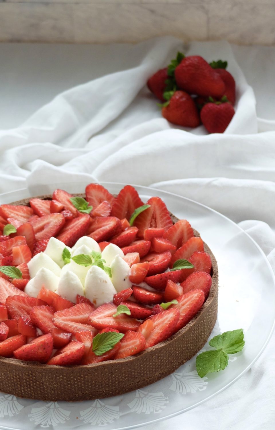 Crostata Al Cacao Con Fragole E Crema Al Latte Pane Zucchero Pane